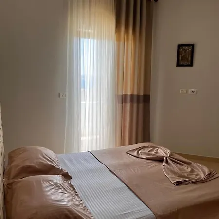 Sela Sarande